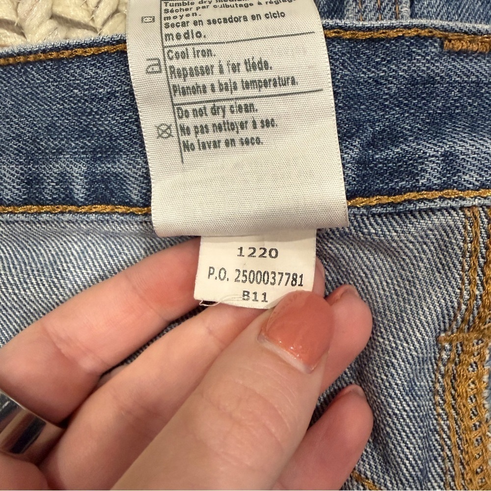 Carhartt Medium Wash Relaxed Fit Jeans - Picture 7 of 12